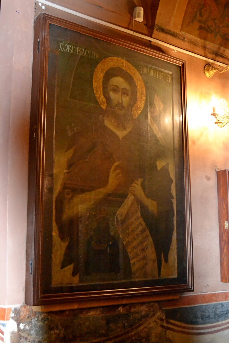 Неудачно поновленная икона Иоанна Крестителя. Успенский собор Звенигорода. Фото автора