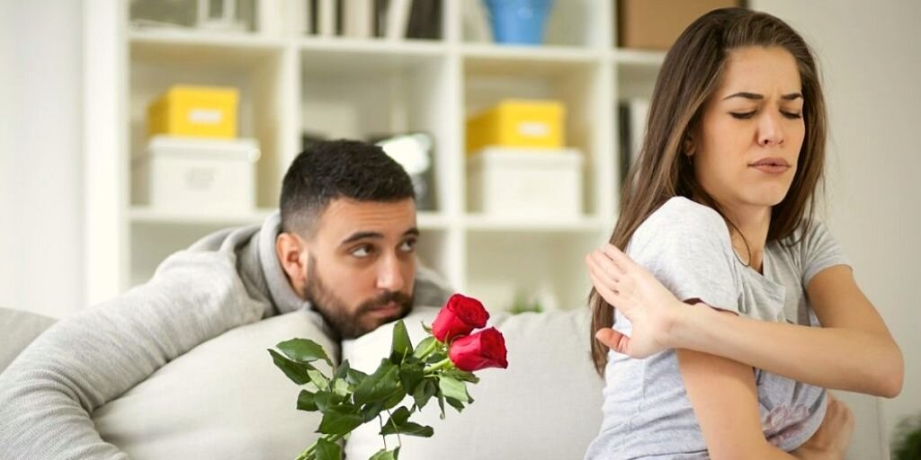 Преследует бывший ухажёр