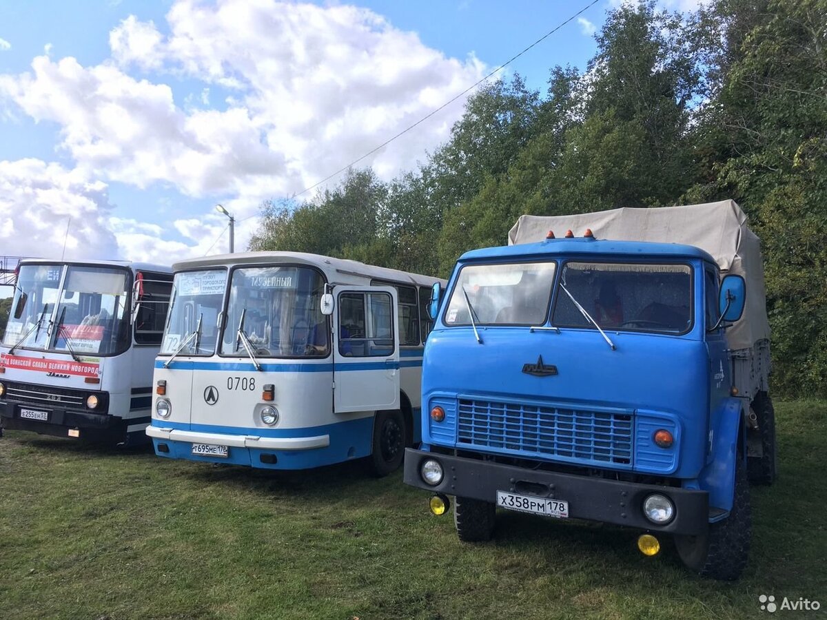 С ретро собратьями, которым тоже повезло не попасть в утиль