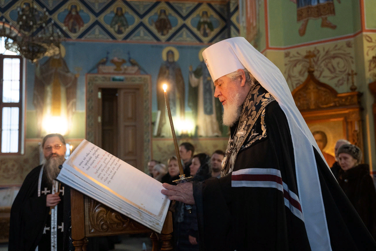 Православные вопросы. Отпевание отца Николая Беляева. Вопрос Православие. Митрополит Самары Сергий в облачении.