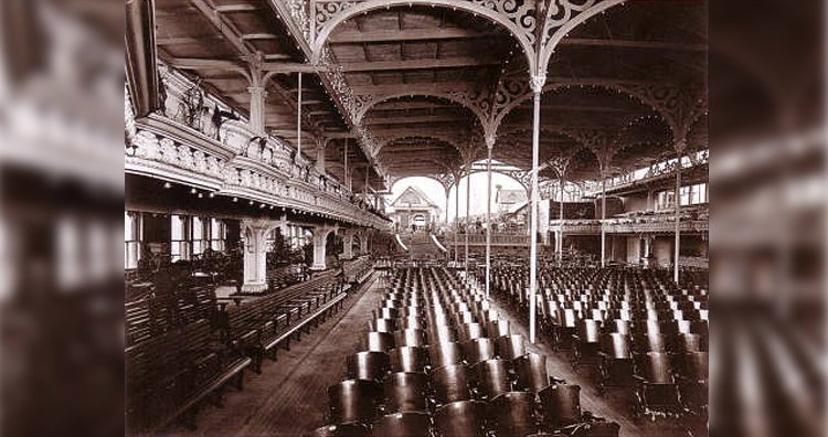 Райский сад на крыше на вершине Виктории.