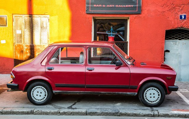 В Сербии - владелец авто - Zastava 55 ни прикаких условиях не снижает цену.