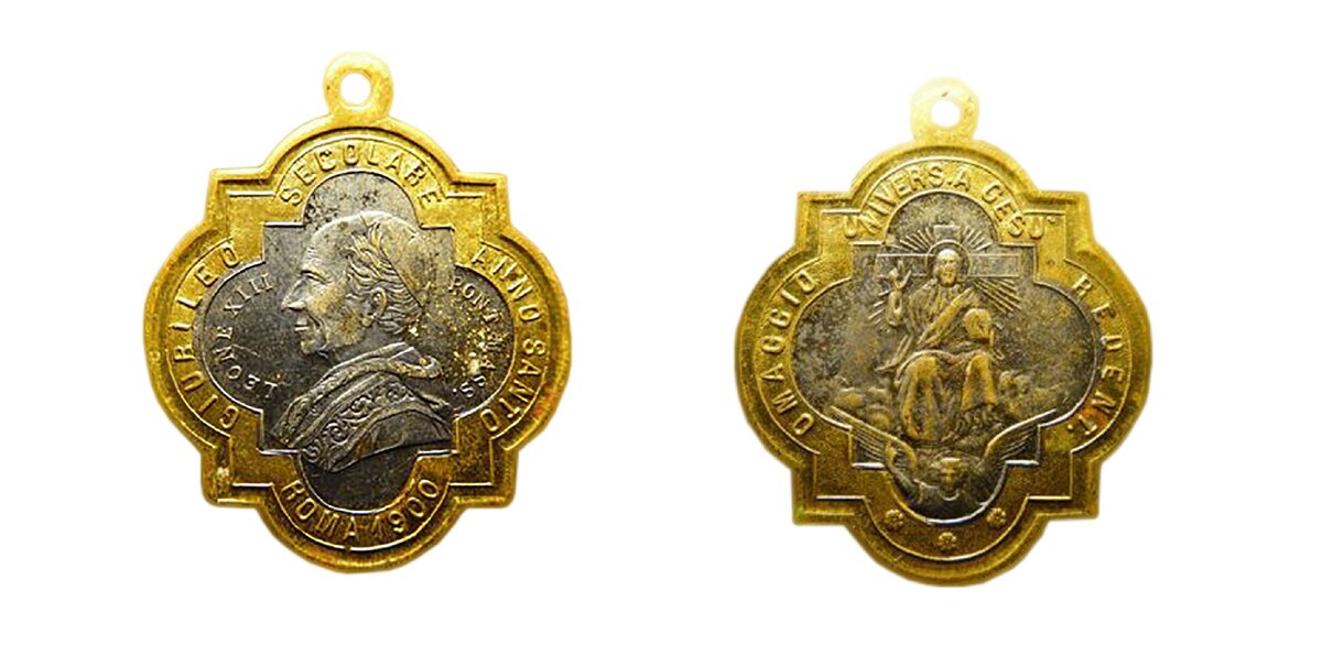 Образок, идентичный по изображениям на лицевой и оборотной сторонах найденному образку 