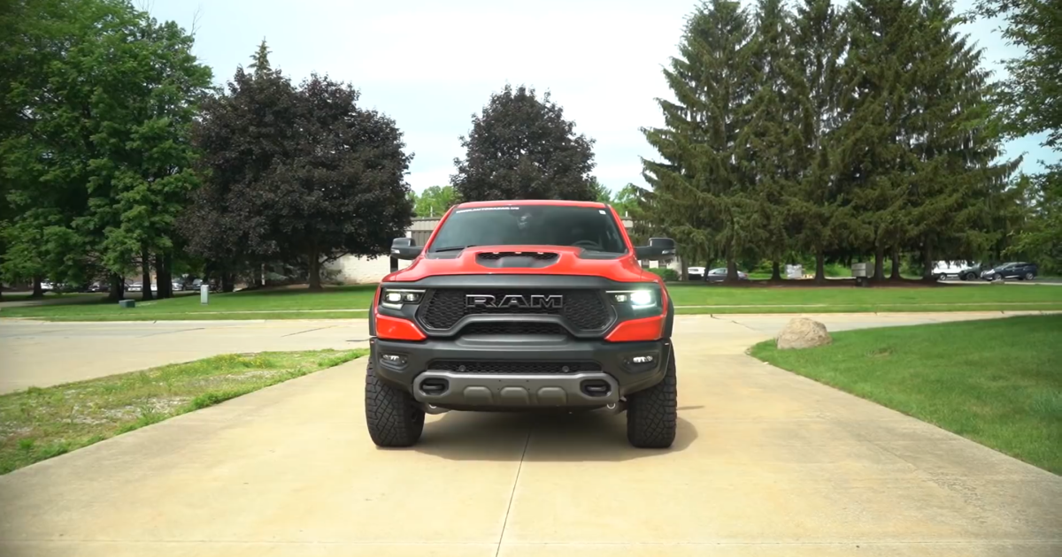 2021 RAM 1500 TRX в красном цвете