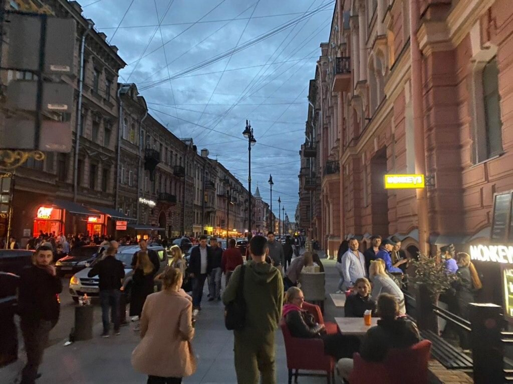 Улица Рубинштейна или Рубик. как ее ласково называют, притягивает как ресторанные проекты, так и туристов
