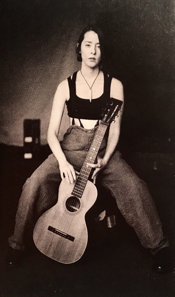 Suzanne vega. Сьюзан Вега. Suzanne Vega 1990. Suzanne Vega 2022. Suzanne Vega в молодости.