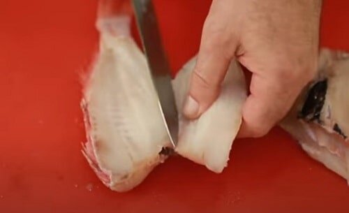 В Испании паэлья с морепродуктами – блюдо для большой компании, поэтому готовят её на особой сковороде и подают блюдо прямо в ней.-2