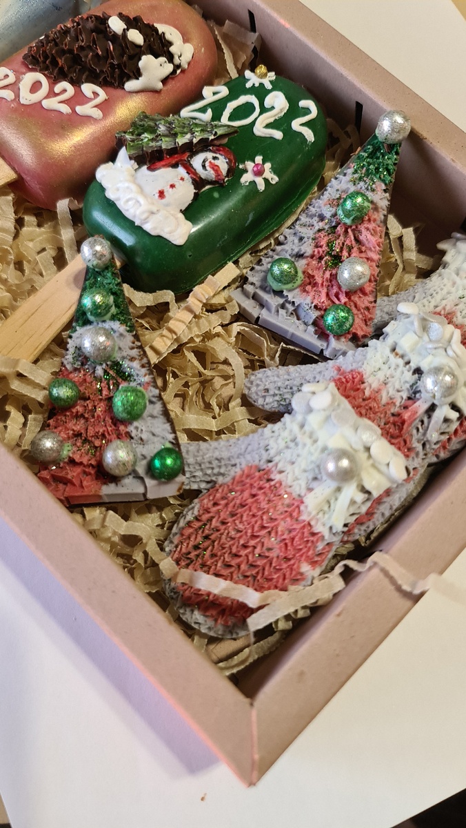 Вот такие авторские работы нашей Валерии