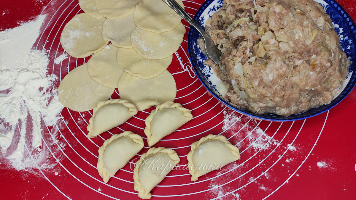 Необычные вареники с мясом и капустой, готовлю их часто и сразу много.  Очень вкусное блюдо, готовится просто и быстро | Карамелька | Дзен