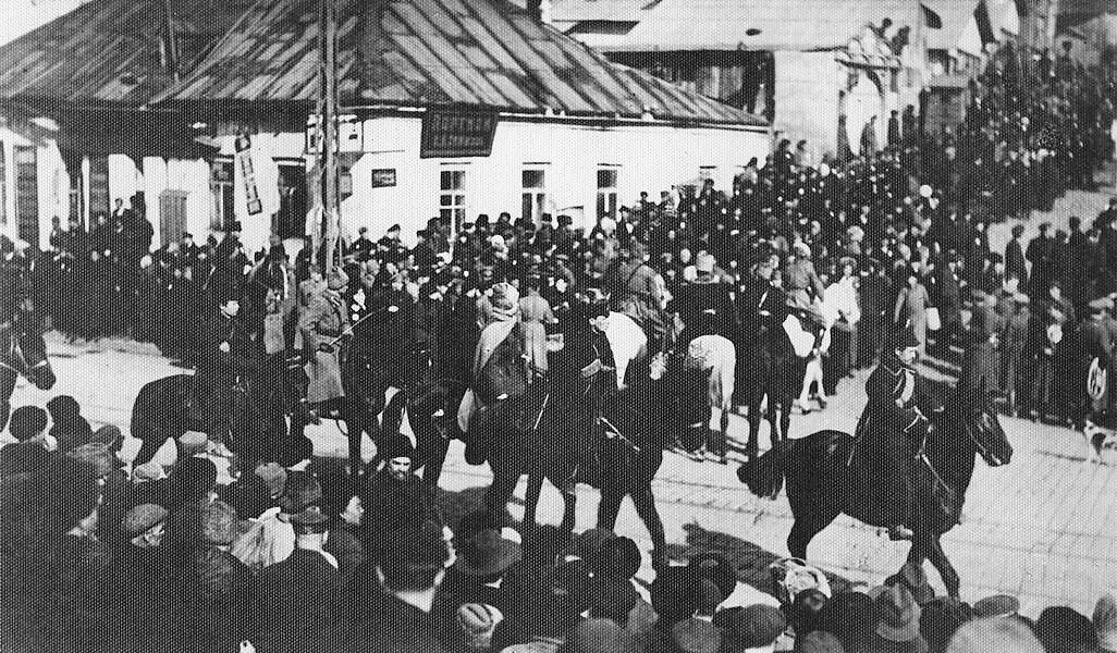 Уникальное фото вступление красных партизан  во Владивосток в 1920 году