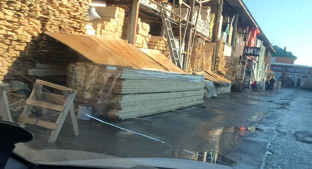 Рынок Владимирский тракт в Балашихе. Материала полно - год назад всё было раскуплено. 