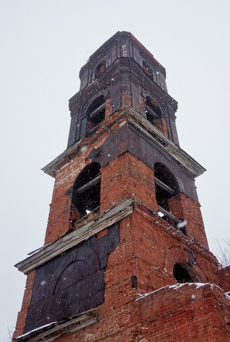 Георгиевская церковь в с. Дуброво Оханского района Пермского края. 