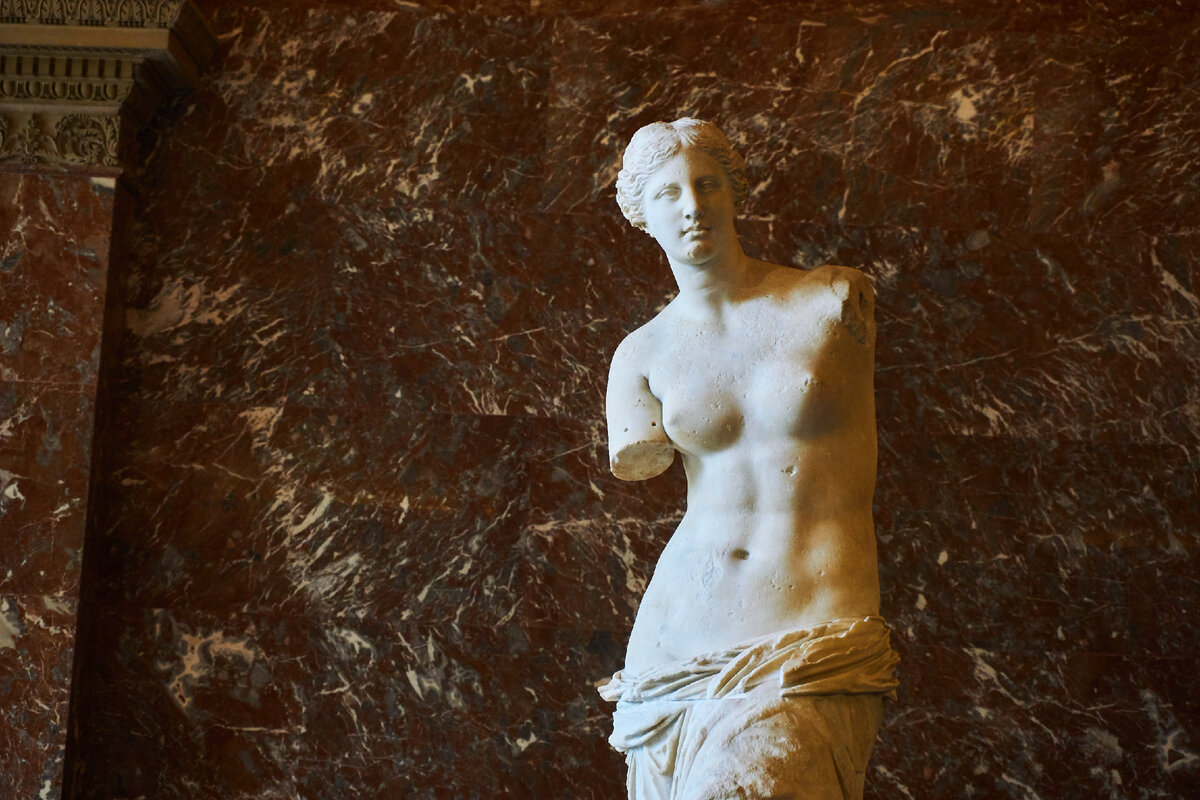 Античные скульптуры и статуи богинь из полистоуна