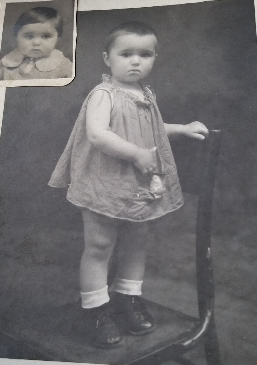 Мне 1,5 года, в Куйбышеве, куда мы переехали из Ревды к ПИ. В тех самых ботиночках, про которые писала отцу Тамара.