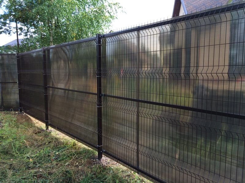 Комбинированный забор из сетки Гиттер и поликарбоната