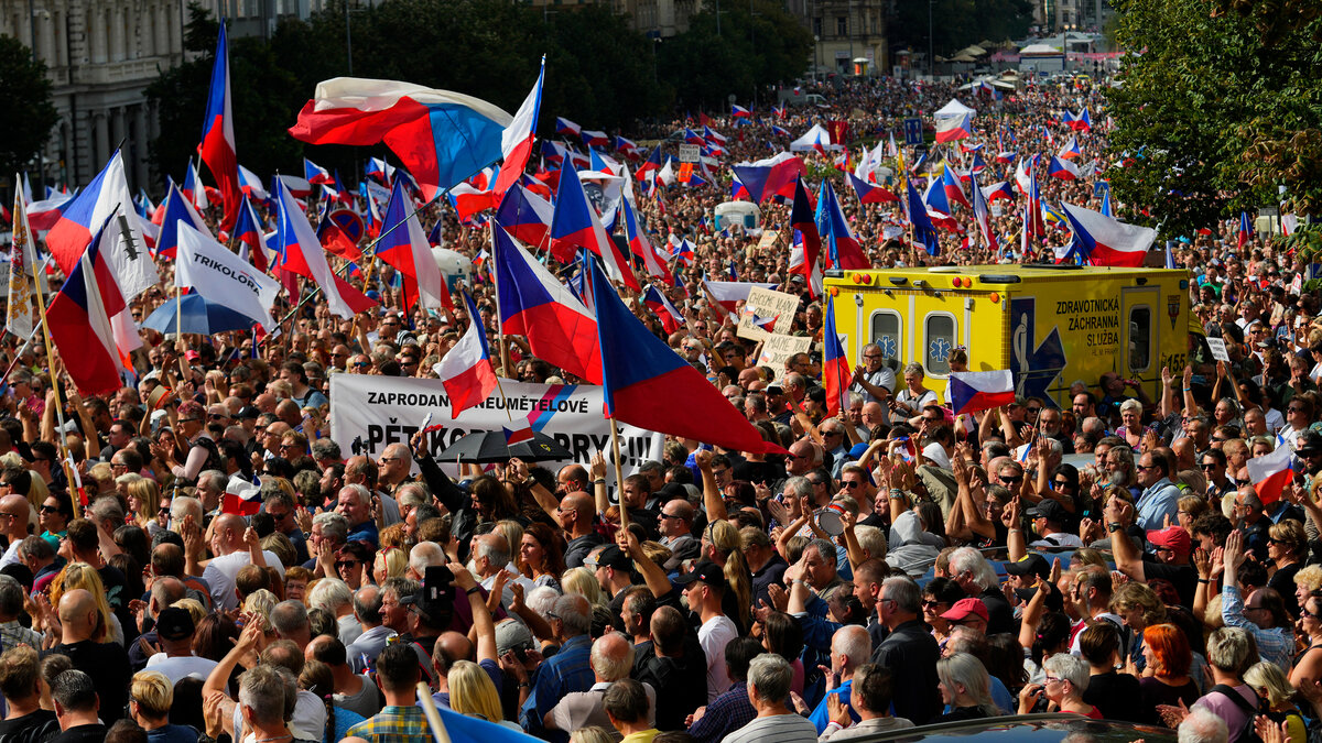     Протесты в Праге и-за ситуации в энергетике / AP / Petr David Josek