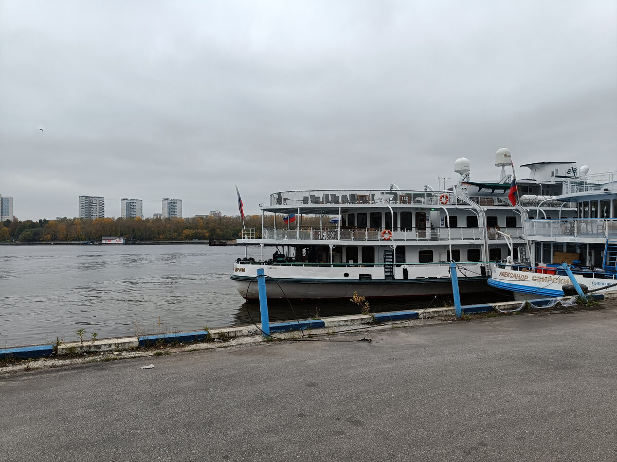 Посадка на теплоход "Александр Свирский" компании Волгалайн. Москва. Северный речной вокзал 
