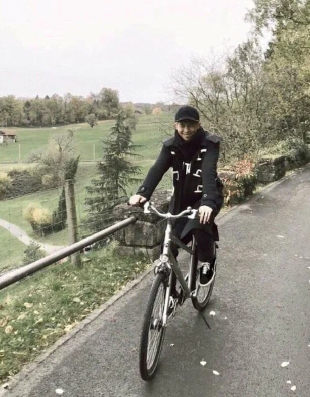 Намджун и его верный друг - велосипед!