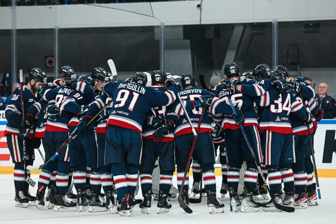 ​Руководство «Нефтехимика» закрыло прохудившиеся позиции, но есть вопрос по центру. Фото: hcnh.ru