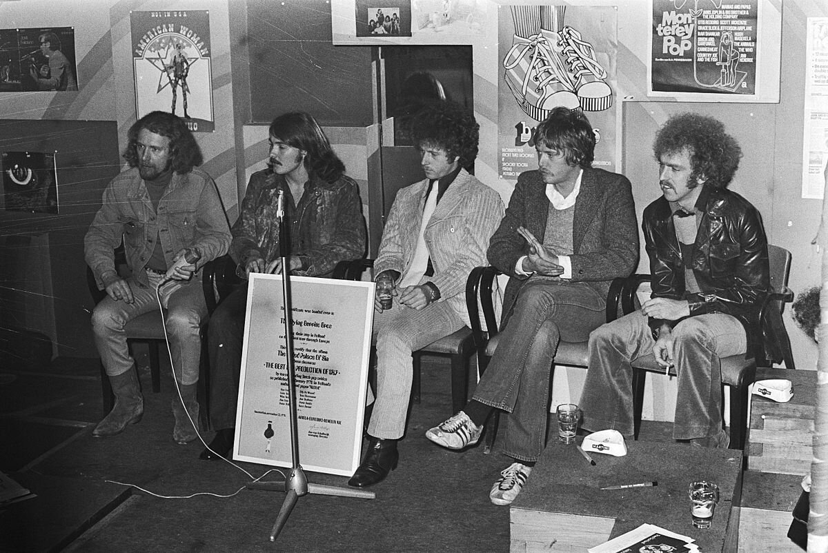 Flying Burrito Brothers. Слева направо: Pete Kleinow, Rick Roberts, Chris Hillman, Michael Clarke, Bernie Leadon