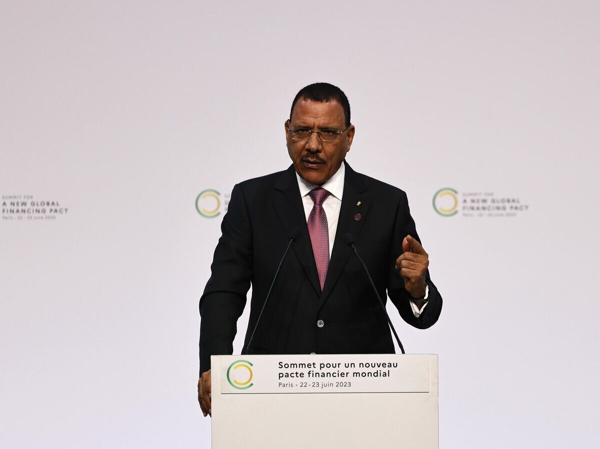    Президент Нигера Мохамед Базум© AP Photo / Ludovic Marin