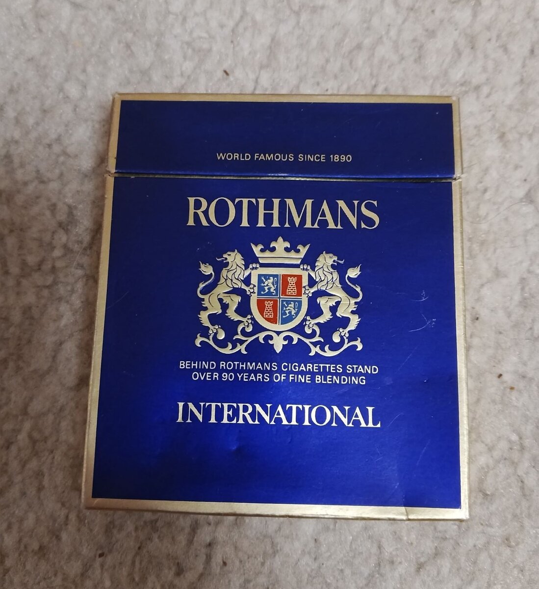 сигареты rothmans royals red фото