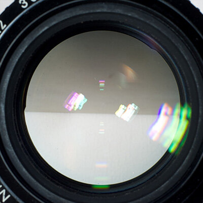 f1.2 (диафрагма максимально открыта)
