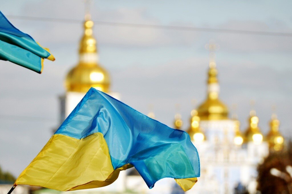 Украина приходы. Флаг украинской православной церкви. Украинский флаг в церкви. Раскол на Украине Православие.