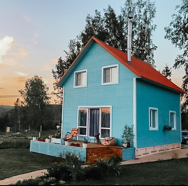 Дом с синей крышей (144 фото)