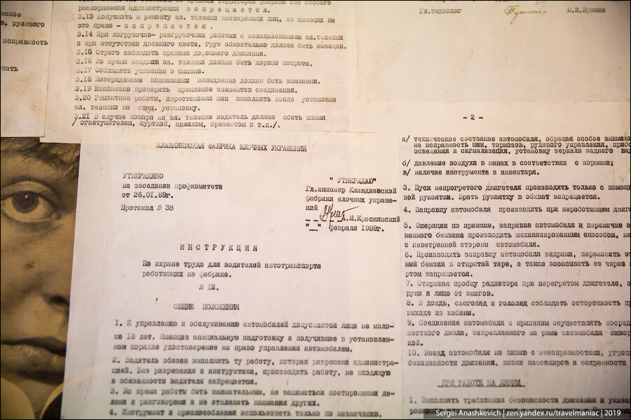 Как на Украине делают шикарные новогодние игрушки на старой и трешевой фабрике (еще советской)