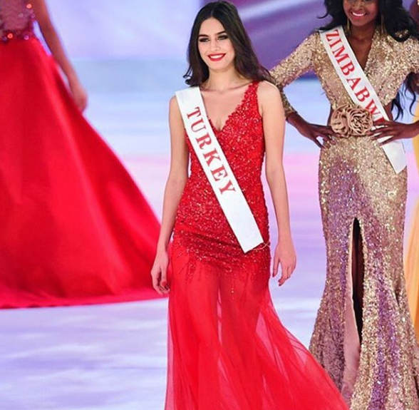 Amine Özil на конкурсе красоты