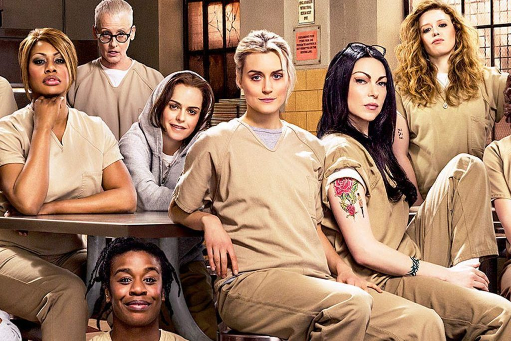 Речь пойдет о уже не совсем новом сериале "Orange is new black" или, как его перевели у нас, "Оранжевый - хит сезона". И забегая вперед - это будет негативный отзыв.