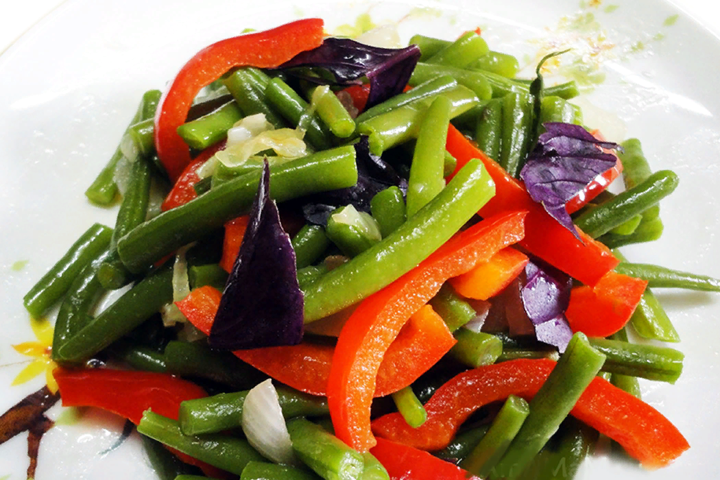 Салат со спаржей и фасолью. Салат из помидоров. Салат из зеленых болгарских перцев. Салат из свежих помидоров со сладким перцем. Салат из стручковой фасоли.