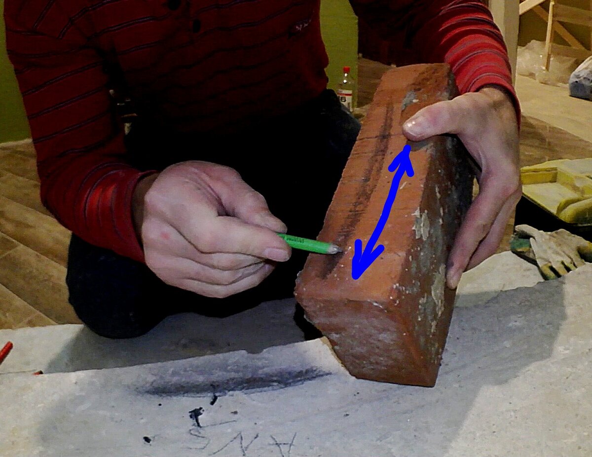 Карандаши поточенные канцелярским ножом. Как поточить карандаш без точилки. Точилка для подтачивания грифельного карандаша. Подточенные карандаши. Заточка для карандашей с наждачкой для художников.