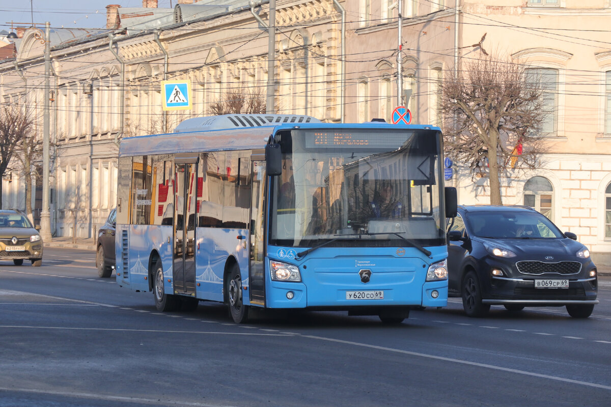 Петербург городской транспорт. Транспортная реформа. Транспортная реформа СПБ. Транспорт Москвы 2010 год. Пробка синие автобусы Петербург.