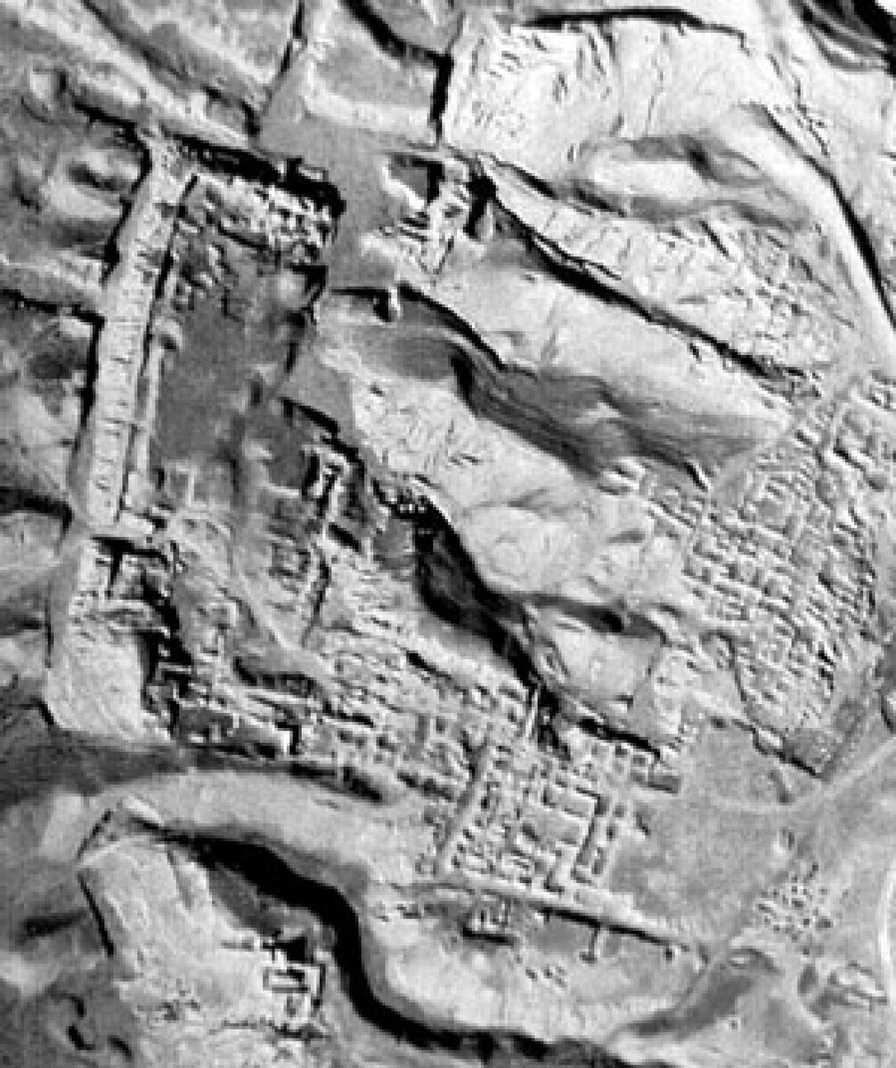 Руины на Луне.