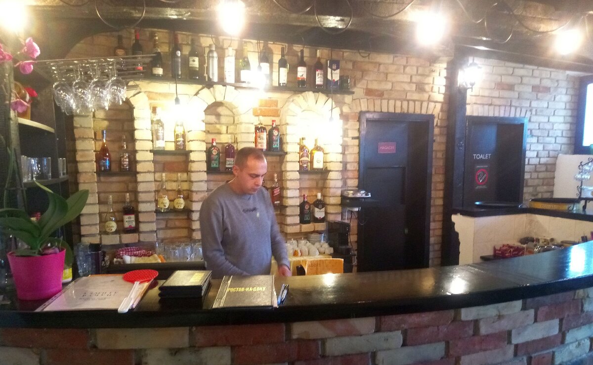 Джоле в нашем баре.