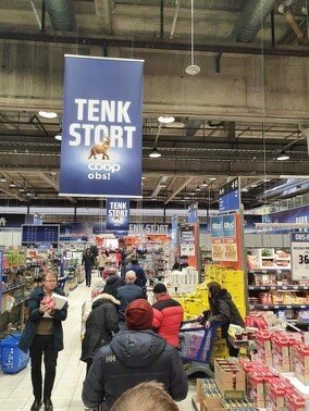 Норвежцы затариваются в магазинах в связи с карантином. Фото из открытых источников