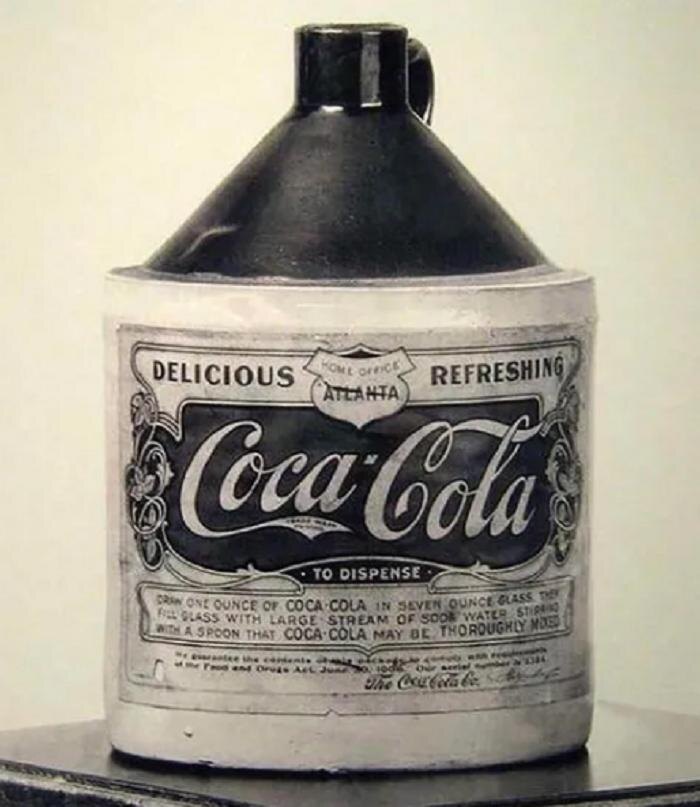 Первоначальный вид бутылки с логотипом.