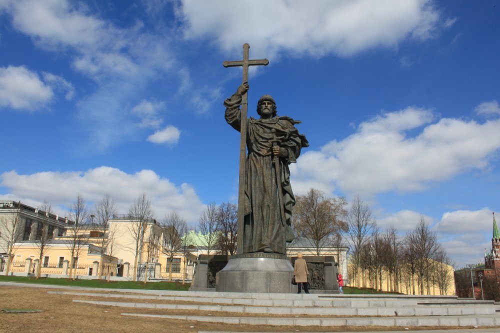 Фото памятника князя владимира