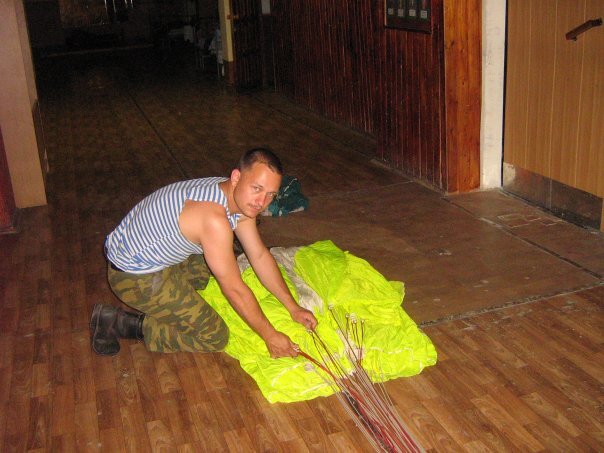 Укладка ночью в расположении роты