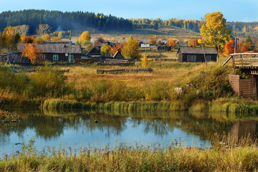 Село снилось. Деревня Мегра Вологодская пейзаж. Деревня Кобона осенью. Осень в деревне. Осень река деревня.