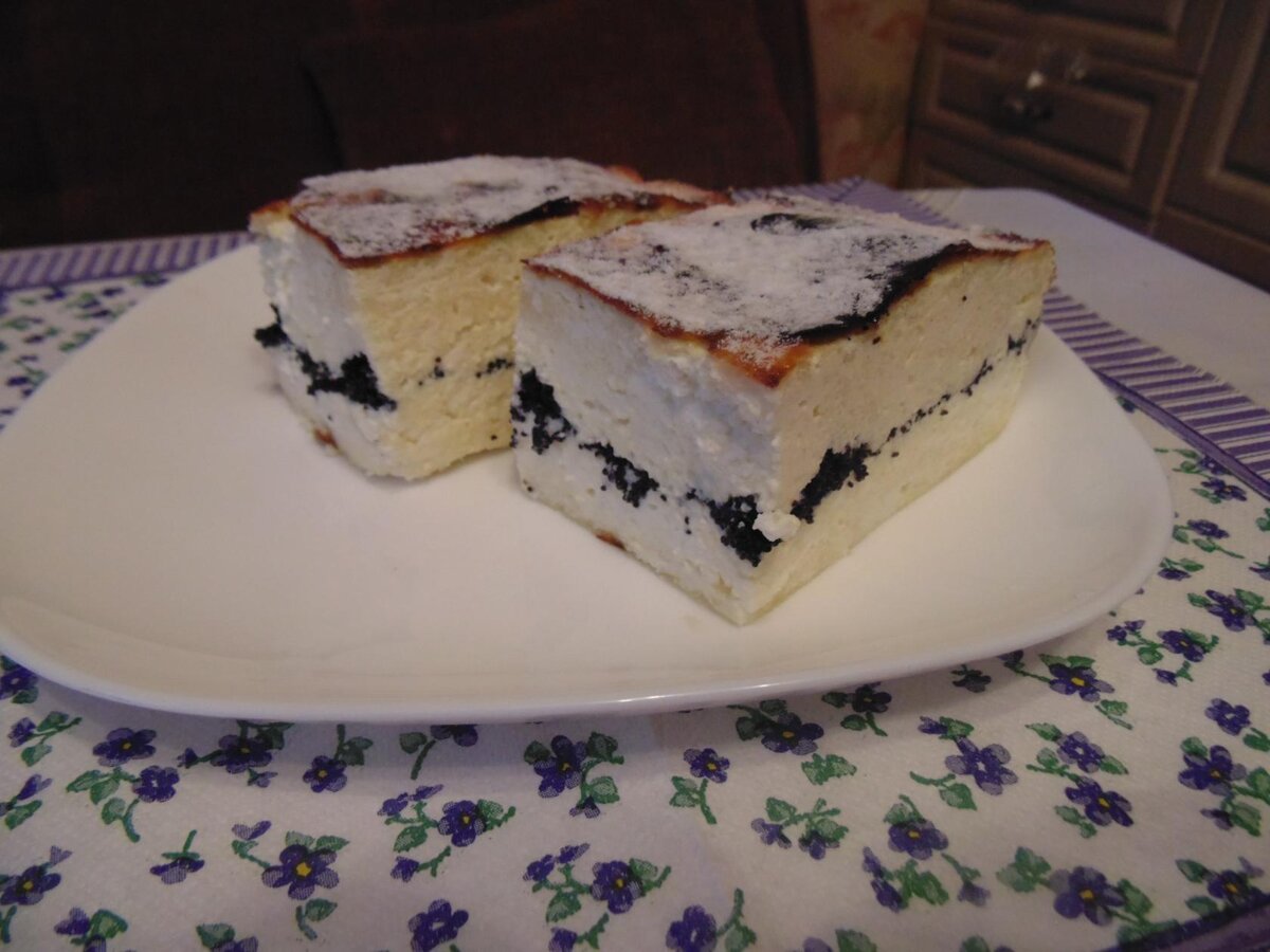  Сочетание творога с маком .Не пробовали? А зря.Балуем семейство творожной запеканкой.Вкусно и в горячем виде и на завтрашний день  к завтраку из холодильника.