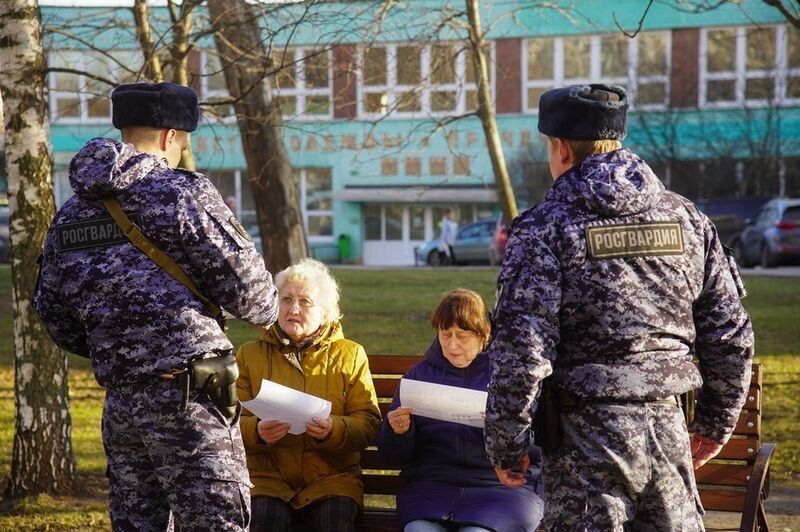 Соблюдайте дистанцию граждане.