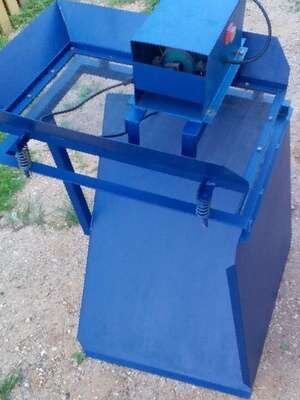 Вибросито для просеивания шлака, песка при пр-ве шлакоблоков Для обеспечения качества строительных изделий на вашем производстве (выдерживания необходимых параметров прочности, теплопроводности и пр.) в производственной цепи рекомендуем задействовать вибросито.
Оно обеспечит Вас просеянными и отсортированными по фракциям любыми сыпучими материалами (песок, шлак, гравий, керамзит, цемент, известь, мел и т. п.), применяемых в Вашем производстве строительных изделий!
Использование вибросита в Вашем производстве позволит отсеивать наиболее мелкие фракции (пыль) используемого наполнителя, что значительно повысит качество производимых бетонных изделий.
При этом вибросито, как самостоятельный технологический агрегат, возможно устанавливать не только в технологической линии, но и применять как отдельный механизм.
Производительность — 4,4 м3/час (шлак)
Установленная мощность — 0,35 КВт (220 В)
Масса — 30 кг.
Габариты — 1100 х 550 х 1050 мм (установка разборная)
А так же можем предложить Бетоносмесители
Двухвальные бетоносмесители серии БП-2Г Б-200
Бадья для бетона
Серия СБ-мини (80-180 л)220в,380в
СБ-80-01(04) (без скипа)
СБ-80-02 (со скипом)
СБ-80-03 (со скипом)
СБ-80-05 (без скипа)
СБ-80-08 (без скипа)
СБ-80-09 (со скипом)
СБ-80-750
СБ-80-750С
СБ-80-10 (со скипом)
СБ-80-10 (без скипа)
СБ-80-15 (со скипом)
БС-1
БС-3
БС-4
БС-5
СБ-163-1,5А
Барабанное сито
Вибросито для просеивания шлака
Вибросито для просеивание песка
Оборудование по производству бетона и пенобетона
Отдельно стоящий скиповый подъемник
Установки для производства арболита РПБ-1500 БЛ РПБ комплекс ВПГ-1000
Щепорезы щеподробилки
Д-350
Д-400 мини
Д-400
Д-600
Д-800
Д-1000
Большой ассортимент Металлоформ для гражданского строительства