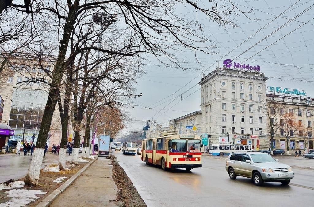 Кишинев передача города. Молдавия столица Кишинев. Центральная улица Кишинева. Молдова Кишинев улицы. Молдавия Кишинев улицы.