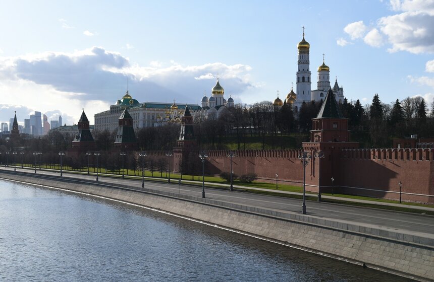 Москва. Кремлевская набережная. Источник: m24.ru