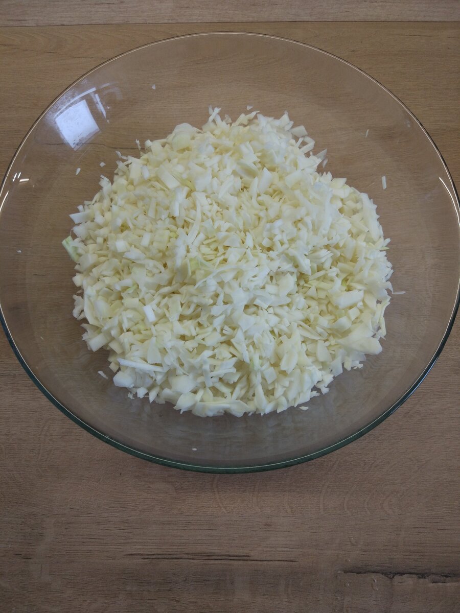 Капусту мелко нашинковать