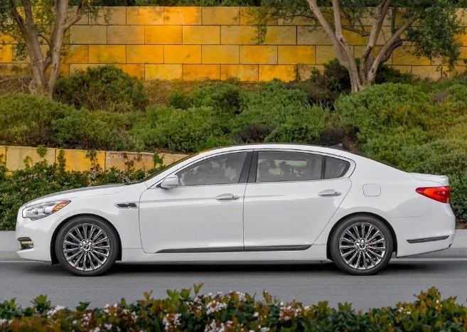 Киа Кворис, вид в профиль. Источник automenu.com.ua