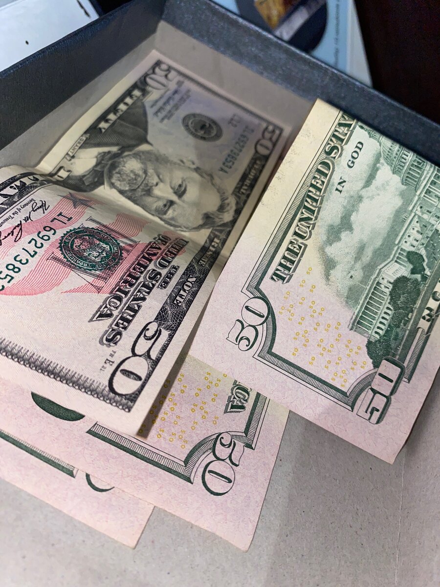 Вот что будет валяться у тебя по тумбочках со знанием английского :)